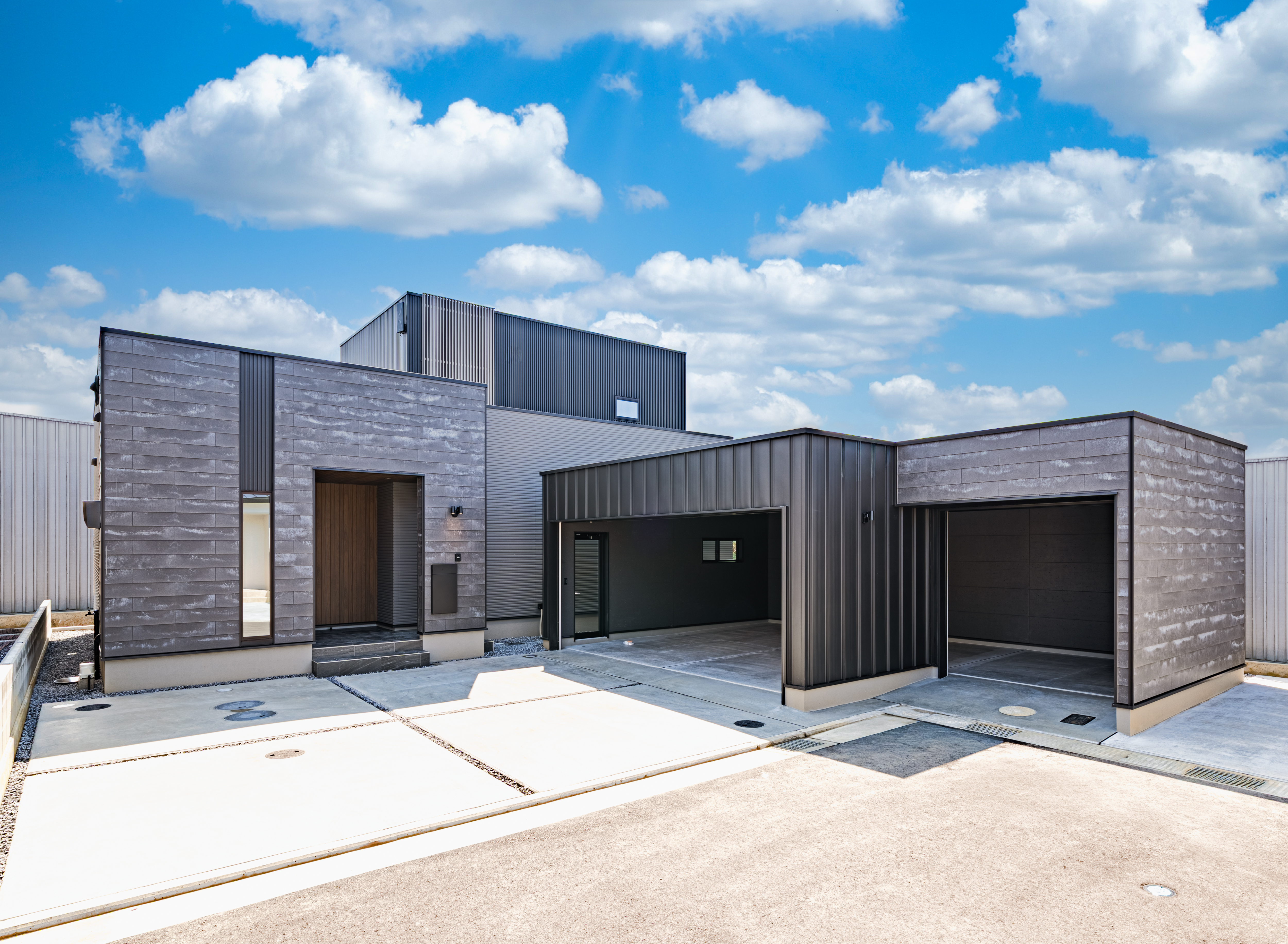 その意志は、コーディネーターをも超えていく。-美しくブラックが似合う住まい-